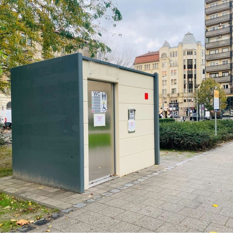 Public Toilet - II. János Pá...